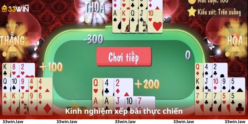 Người chơi Mậu Binh tại 33win đang suy tính xếp bài trong ván cược căng thẳng